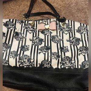 Beautiful Large Rose Betsey Purse 🩷